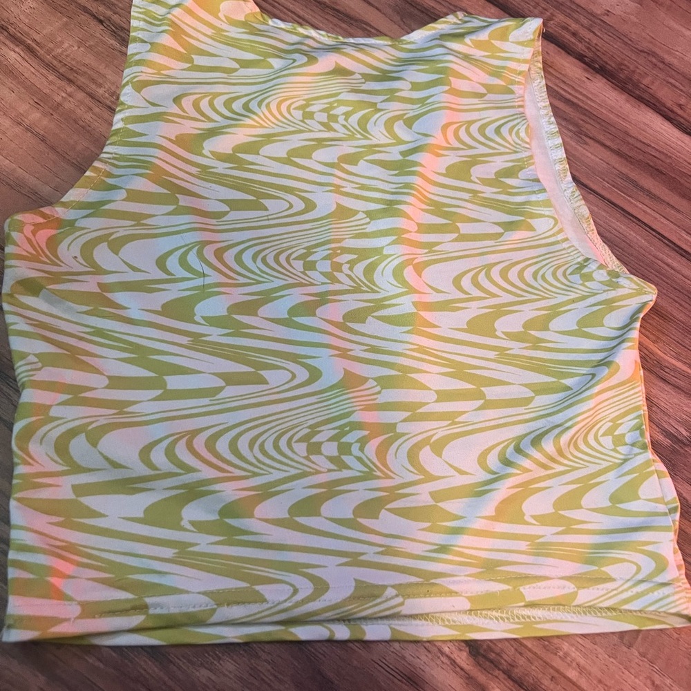 Retro top never worn, not my style hope someone will love it